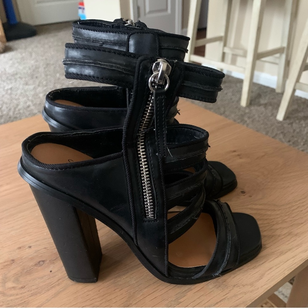Shoe cult heels